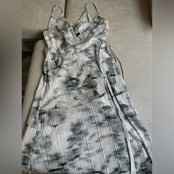 Chiffon dress - Picture 1 of 2